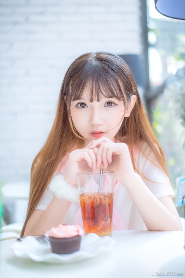 “原来如此。”庞统点点头：“如此说来，刘将军是不准备跟我将规矩了？”